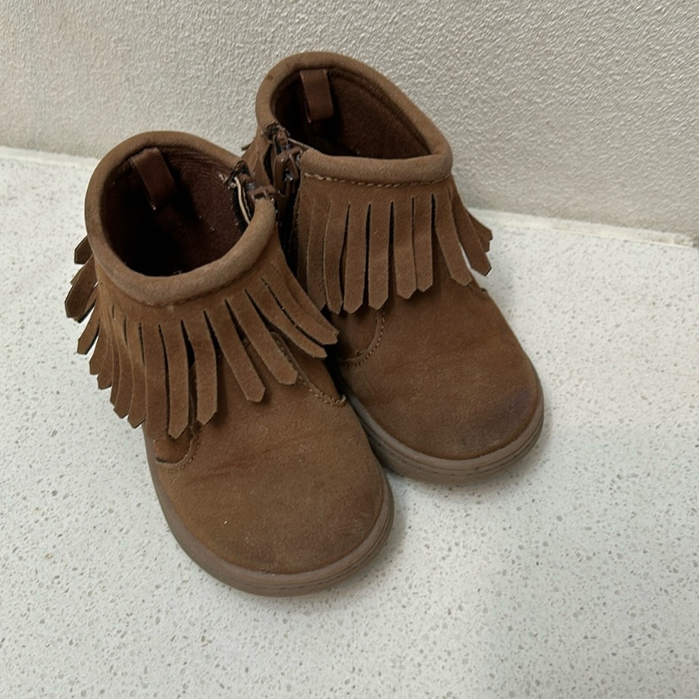 🦋 Carters baby girl brown boots with fringe! Size 4